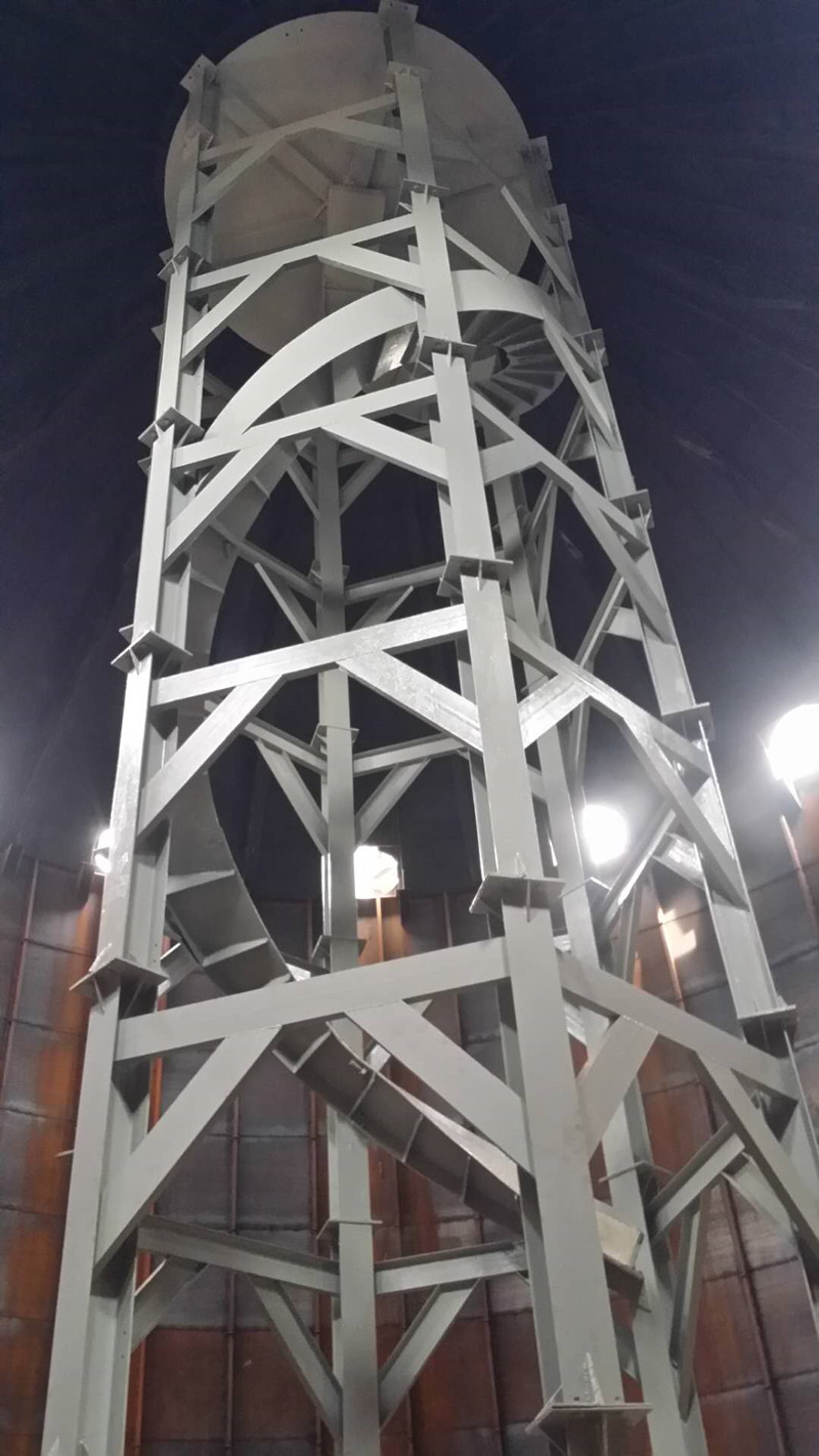 华储溜槽施工中